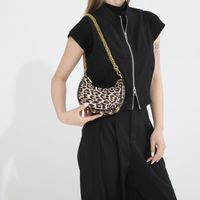 Mujeres Medio Cuero Sintético Leopardo Sexy Ropa De Calle Cremallera Bolso Bandolera sku image 3