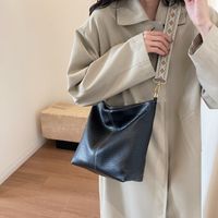 Women's Medium Pu Leather Solid Color Basic Classic Style Sewing Thread Zipper Tote Bag main image 6