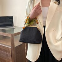 Women's Medium Silk Solid Color Elegant Vintage Style Lock Clasp Crossbody Bag main image 4