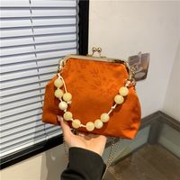 Women's Medium Silk Solid Color Elegant Vintage Style Lock Clasp Crossbody Bag main image 5
