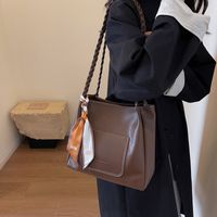 Women's Medium Pu Leather Solid Color Basic Classic Style Sewing Thread Zipper Tote Bag main image 3