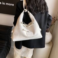 Women's Medium Pu Leather Solid Color Streetwear Pillow Shape Zipper Shoulder Bag main image 5