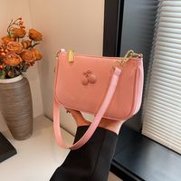 Femmes Moyen Faux Cuir Couleur Unie Mignon Style Classique Fermeture Éclair Sac Sous Les Bras main image 1