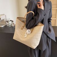 Women's Large Pu Leather Solid Color Lingge Basic Classic Style Zipper Tote Bag sku image 2