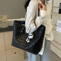 Women's Large Pu Leather Solid Color Lingge Basic Classic Style Zipper Tote Bag sku image 4