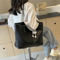 Women's Large Pu Leather Solid Color Lingge Basic Classic Style Zipper Tote Bag main image 3