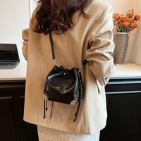 Women's Medium Pu Leather Solid Color Vintage Style Classic Style String Bucket Bag main image 2