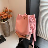 Femmes Moyen Faux Cuir Couleur Unie Style Vintage Style Classique Chaîne De Caractères Sac Seau main image 5