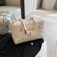 Femmes Moyen Faux Cuir Ours Couleur Unie Mignon Style Classique Carré Fermeture Éclair Sac D'Épaule main image 4