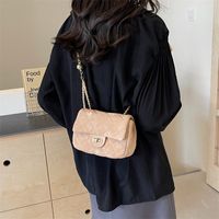 Women's Medium One Size Corduroy Solid Color Lingge Vintage Style Classic Style Sewing Thread Square Lock Clasp Crossbody Bag sku image 1