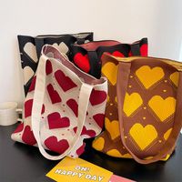 Women's Medium Knit Heart Shape Basic Classic Style Open Shoulder Bag main image 1