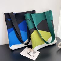 Women's Medium Knit Color Block Vintage Style Classic Style Open Tote Bag main image 1