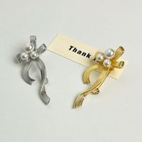 IG Style Sweet Bow Knot Metal Asymmetrical Inlay Artificial Pearls Women's Brooches main image 1