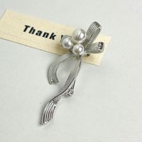 IG Style Sweet Bow Knot Metal Asymmetrical Inlay Artificial Pearls Women's Brooches main image 5