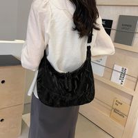 Women's Medium Cloth Solid Color Basic Classic Style Sewing Thread Zipper Crossbody Bag main image 3