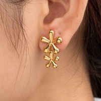 1 Pair Simple Style Classic Style Heart Shape Flower Shell Plating 304 Stainless Steel 14K Gold Plated Ear Studs main image 2