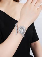 Basic Modern Style Classic Style Round Open Bracelet Watch Electronic Women's Watches main image 1