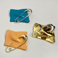 Simple Style Paper Clip Waves Alloy Plating Women's Brooches main image 5