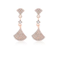 1 Paire Style Simple Style Classique Feuille De Ginkgo Placage Incruster Alliage Strass Plaqué Or Boucles D'oreilles sku image 1