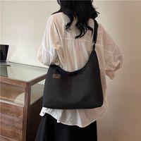Women's Medium Cloth Solid Color Preppy Style Classic Style Zipper Underarm Bag sku image 1