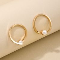 1 Paire Style Simple Style Classique Couleur Unie Incruster Alliage Perles Artificielles Boucles D'Oreilles main image 1