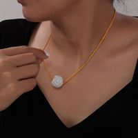 Acero Titanio Chapados en oro de 18k Elegante Estilo Francés Estilo Simple Embutido Ronda Diamantes De Imitación Collar main image 3