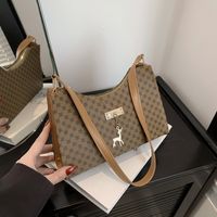 Femmes Moyen Faux Cuir Argyle Vêtement De Rue Forme D'Oreiller Fermeture Éclair Sac Sous Les Bras main image 6