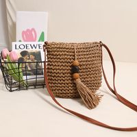 Women's Medium Straw Solid Color Vacation Beach Tassel Weave Zipper Straw Bag main image 5
