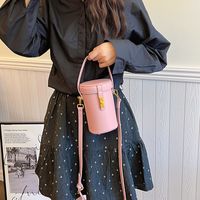 Women's Medium Pu Leather Solid Color Vintage Style Classic Style Sewing Thread Cylindrical Lock Clasp Crossbody Bag main image 4