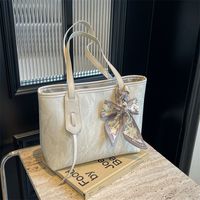 Women's Medium Pu Leather Solid Color Basic Classic Style Zipper Tote Bag main image video