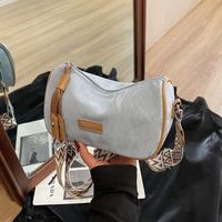 Femmes Moyen Faux Cuir Couleur Unie De Base Style Classique Fermeture Éclair Sac Bandoulière main image 8