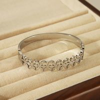 304 Stainless Steel 18K Gold Plated Simple Style Commute Plating Leaf Petal Bangle main image 6