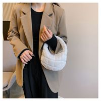 Women's Small Nylon Solid Color Basic Zipper Cloud Shape Bag main image 2