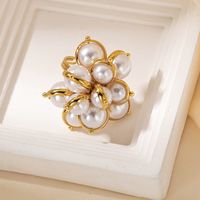 Elegant Lady Classic Style Flower 304 Stainless Steel Gold Plated Artificial Pearls Rings In Bulk main image 1