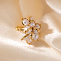 Elegant Lady Classic Style Flower 304 Stainless Steel Gold Plated Artificial Pearls Rings In Bulk main image 3