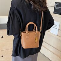 Women's Medium Pu Leather Solid Color Classic Style Streetwear Sewing Thread Zipper Bucket Bag main image 6