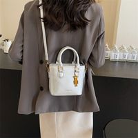 Women's Medium Pu Leather Solid Color Classic Style Streetwear Sewing Thread Zipper Bucket Bag main image 4