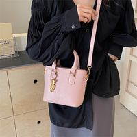 Women's Medium Pu Leather Solid Color Classic Style Streetwear Sewing Thread Zipper Bucket Bag sku image 3
