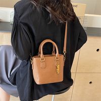 Women's Medium Pu Leather Solid Color Classic Style Streetwear Sewing Thread Zipper Bucket Bag sku image 5