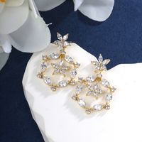 1 Paire Glamour XUPING Sucré Rond Fleur Flocon De Neige Incruster Le Cuivre Pierres Précieuses Artificielles Plaqué Or 18K Boucles D'oreilles main image 7