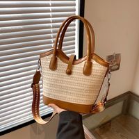 Women's Medium Straw Solid Color Vacation Classic Style Weave Zipper Tote Bag sku image 4