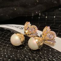 1 Paar Einfacher Stil Glänzend Perle Überzug Inlay Kupfer Zirkon 14 Karat Vergoldet Ohrstecker main image 1