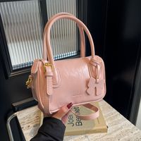 Femmes Moyen Faux Cuir Couleur Unie Style Classique Vêtement De Rue Fil À Coudre Fermeture Éclair Sac Bandoulière main image 6