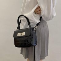 Women's Medium Pu Leather Solid Color Elegant Lock Clasp Crossbody Bag main image 3