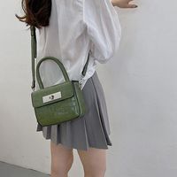 Women's Medium Pu Leather Solid Color Elegant Lock Clasp Crossbody Bag main image 4