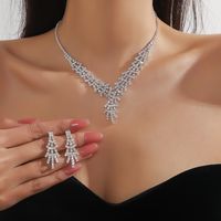 Elegante Señora Nupcial Color Sólido Diamante De Imitación Embutido Diamantes De Imitación Mujeres Conjunto De Joyas sku image 4
