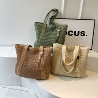 Women's Medium Straw Solid Color Vacation Beach Weave Zipper Shoulder Bag main image 1