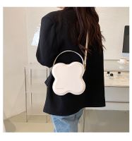 Women's Medium Pu Leather Solid Color Cute Cloud Shape Magnetic Buckle Handbag main image 2