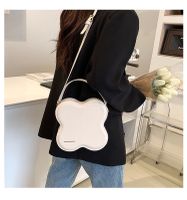 Women's Medium Pu Leather Solid Color Cute Cloud Shape Magnetic Buckle Handbag main image 3