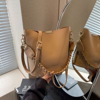 Women's Medium Pu Leather Solid Color Vintage Style Classic Style Magnetic Buckle Bucket Bag main image 2